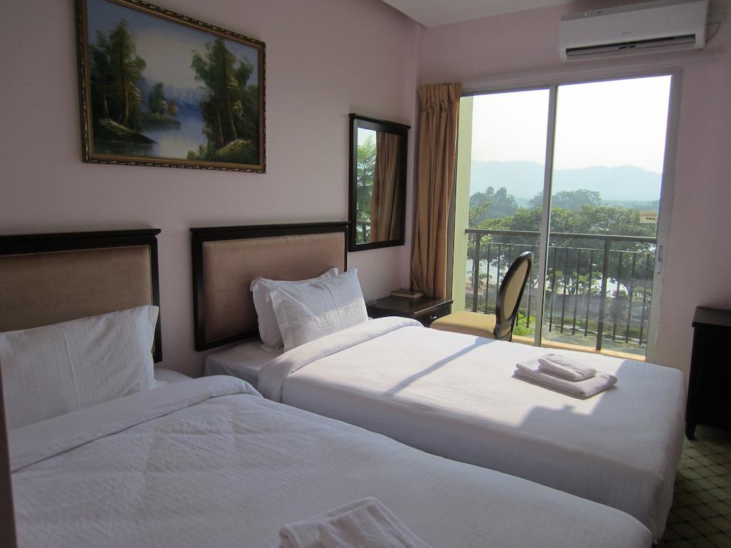 Yeob Bay Hotel & Resort Lumut Szoba fotó